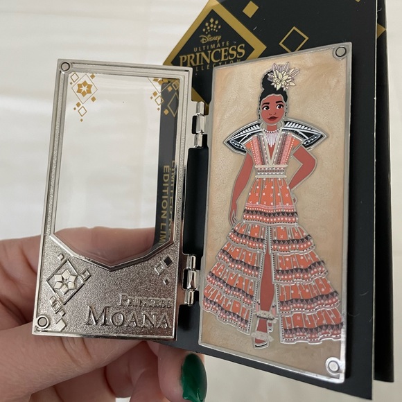 Disney Designer Collection Moana Hinged Pin – Ultimate Princess Celebration - Picture 4 of 10